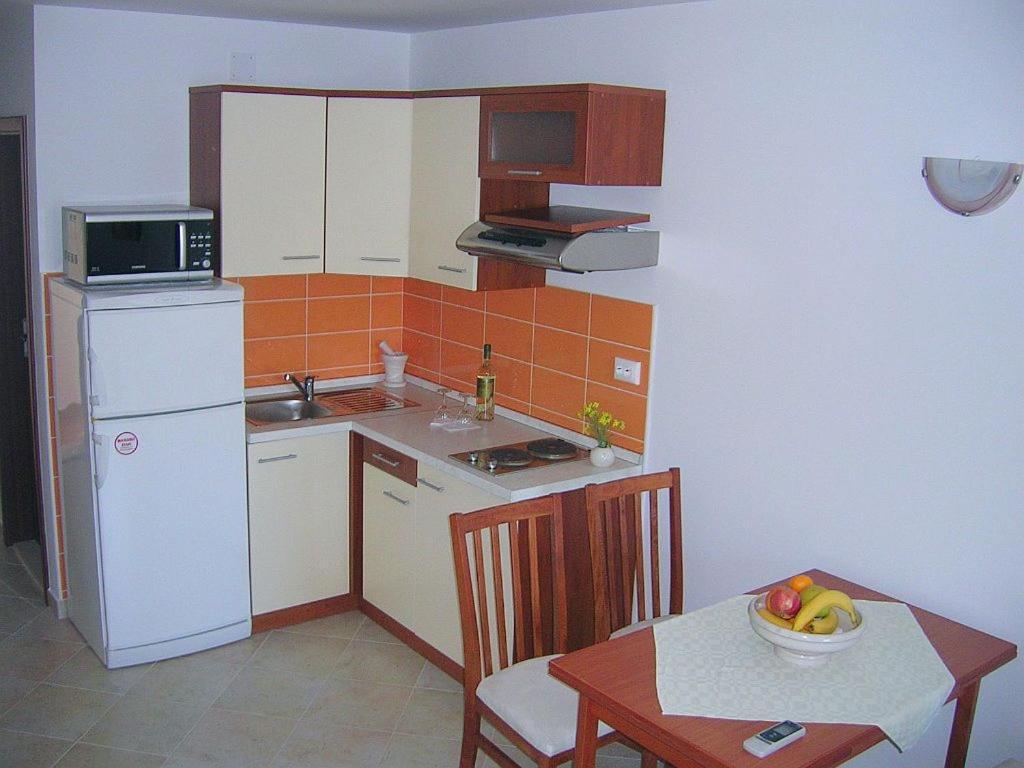 Apartments Villa La Riva - Seafront Accommodation Sutivan Zewnętrze zdjęcie