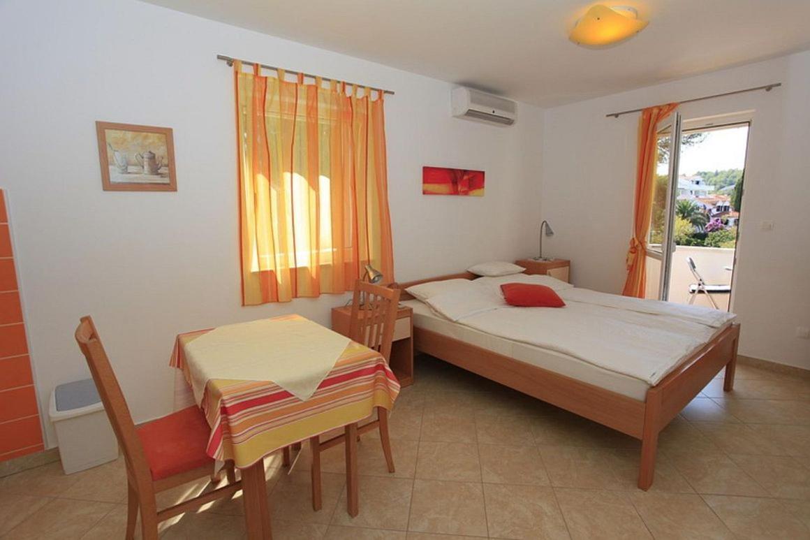 Apartments Villa La Riva - Seafront Accommodation Sutivan Zewnętrze zdjęcie